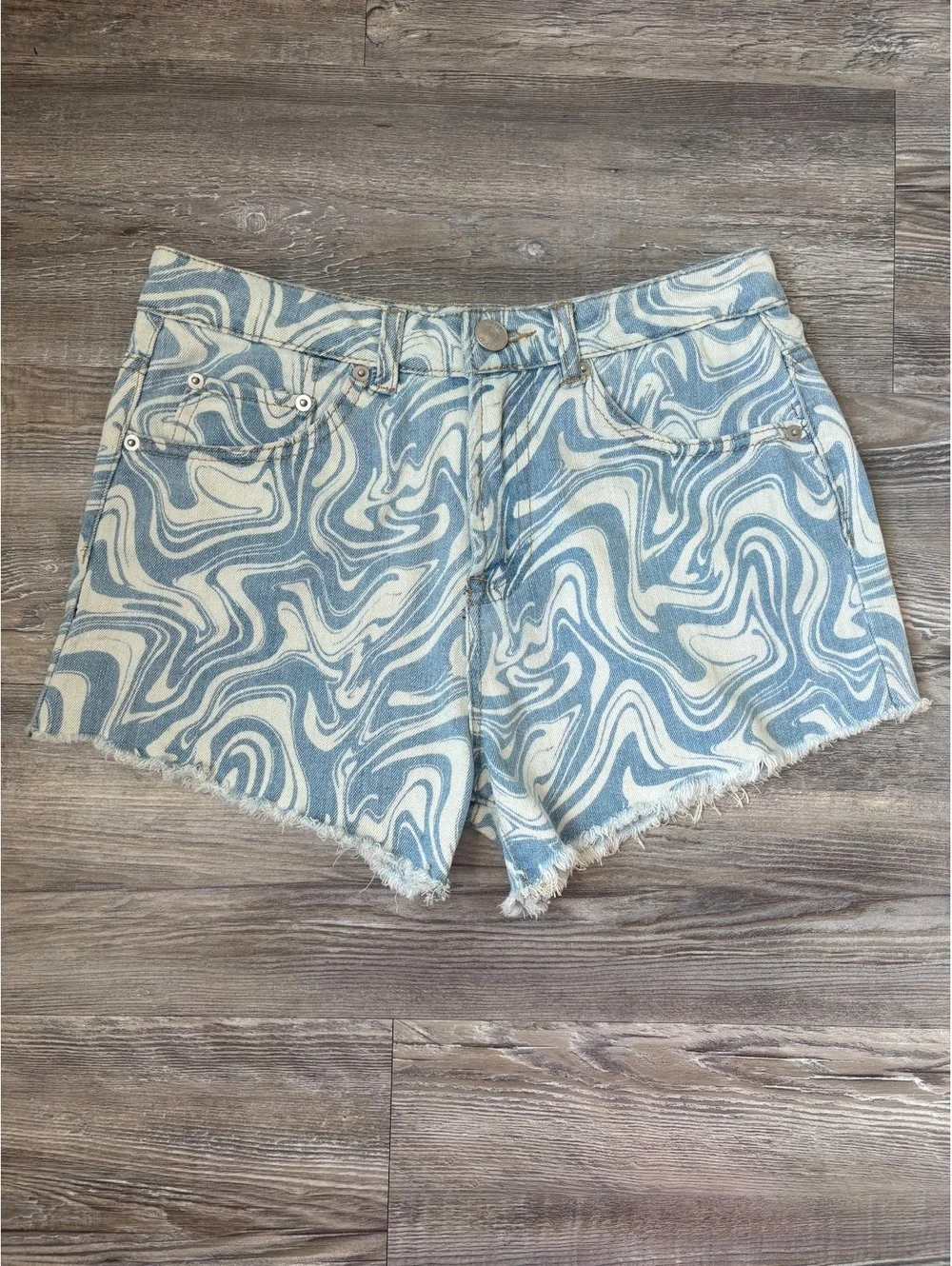 Rue21 Women’s Size 3 Blue & White Swirl Print Denim Cutoff Shorts High Rise